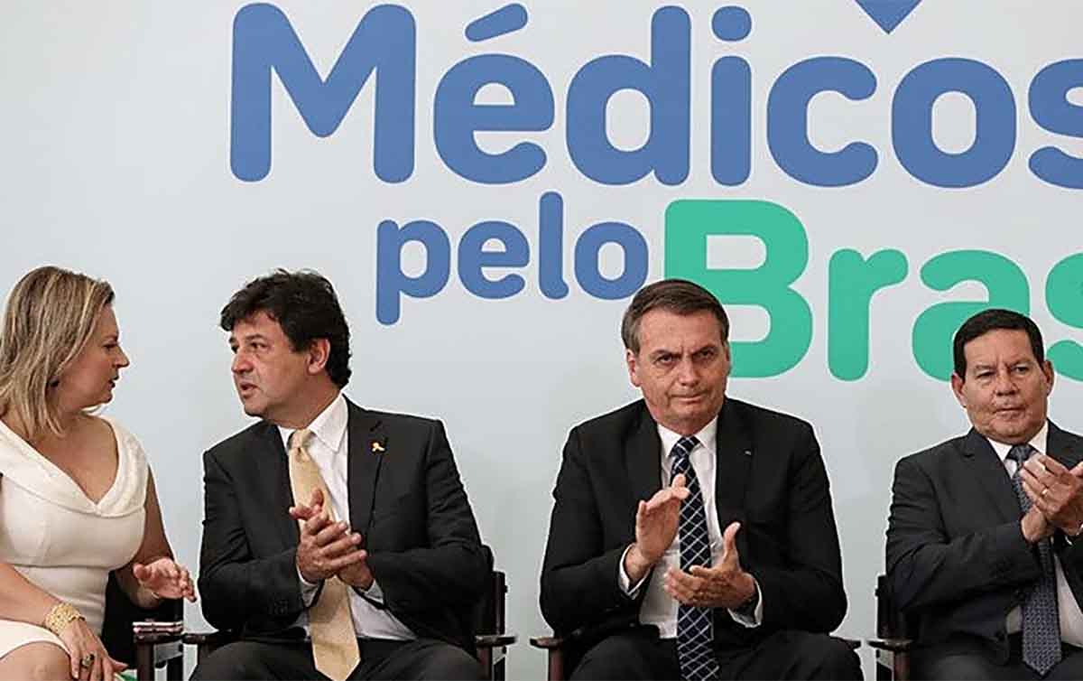 Lançado há dois anos, programa de Bolsonaro para substituir Mais Médicos nunca abriu edital